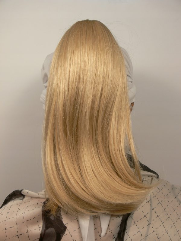 Piękna treska Susanne Naturalny wygląd blond