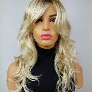 Peruka Emery długa kręcona jasny blond z efektem odrostu